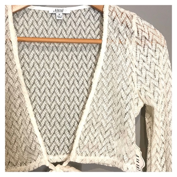 *NEW* Cropped lace top - Picture 2 of 2